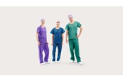 Kolm klinitsisti, kes kannavad operatsioonirõivaid BARRIER® Extra Comfort